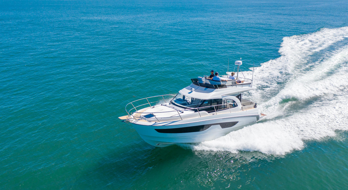 Antares_11_Fly_Exterior_02