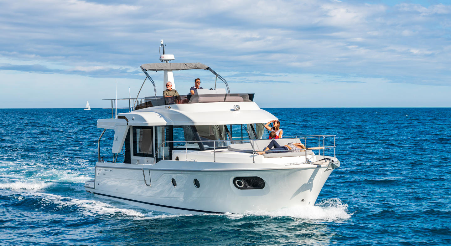 Swift_Trawler_41_Fly_Exterior_10