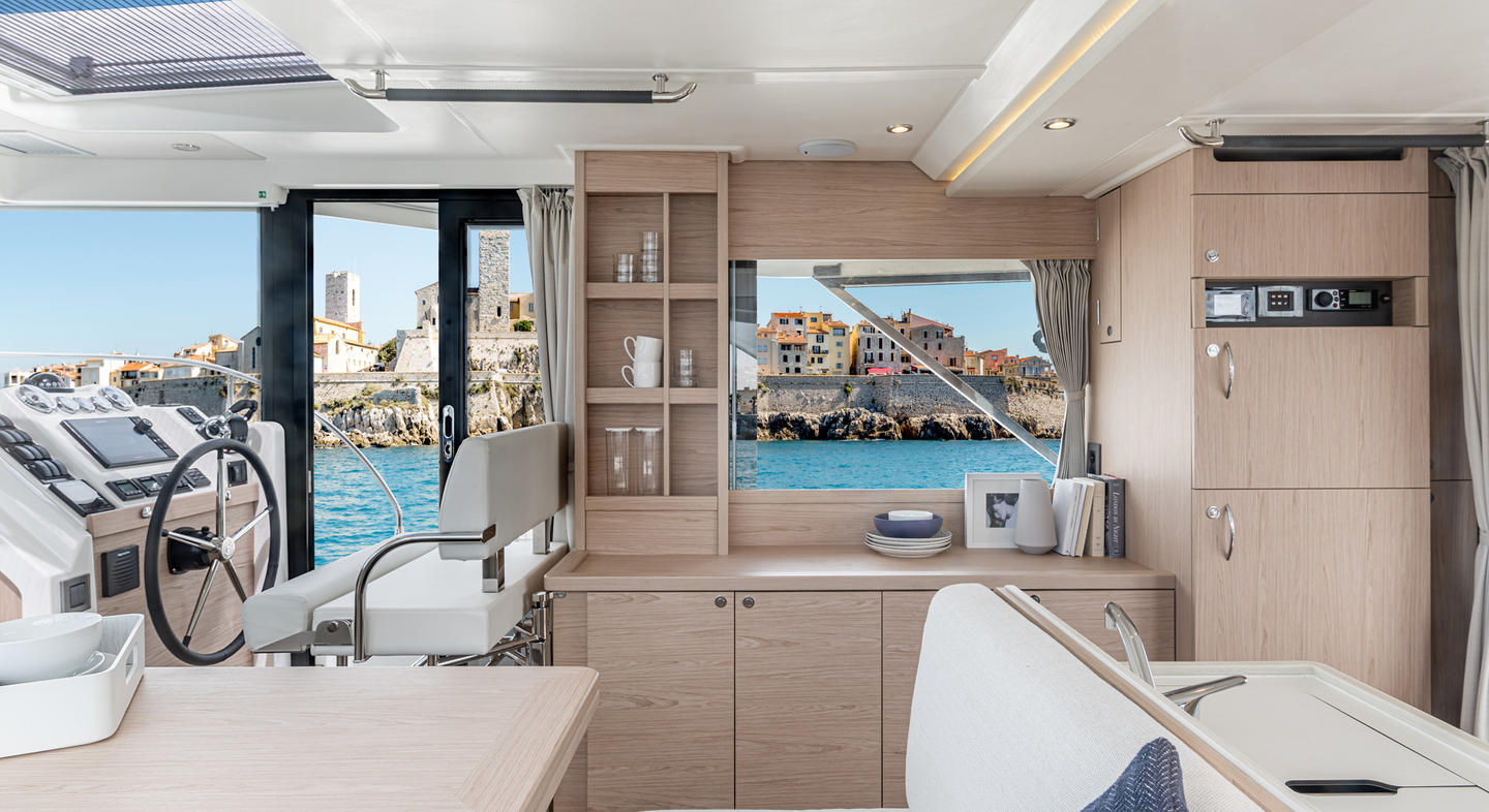 Swift_Trawler_41_Fly_Interior_05